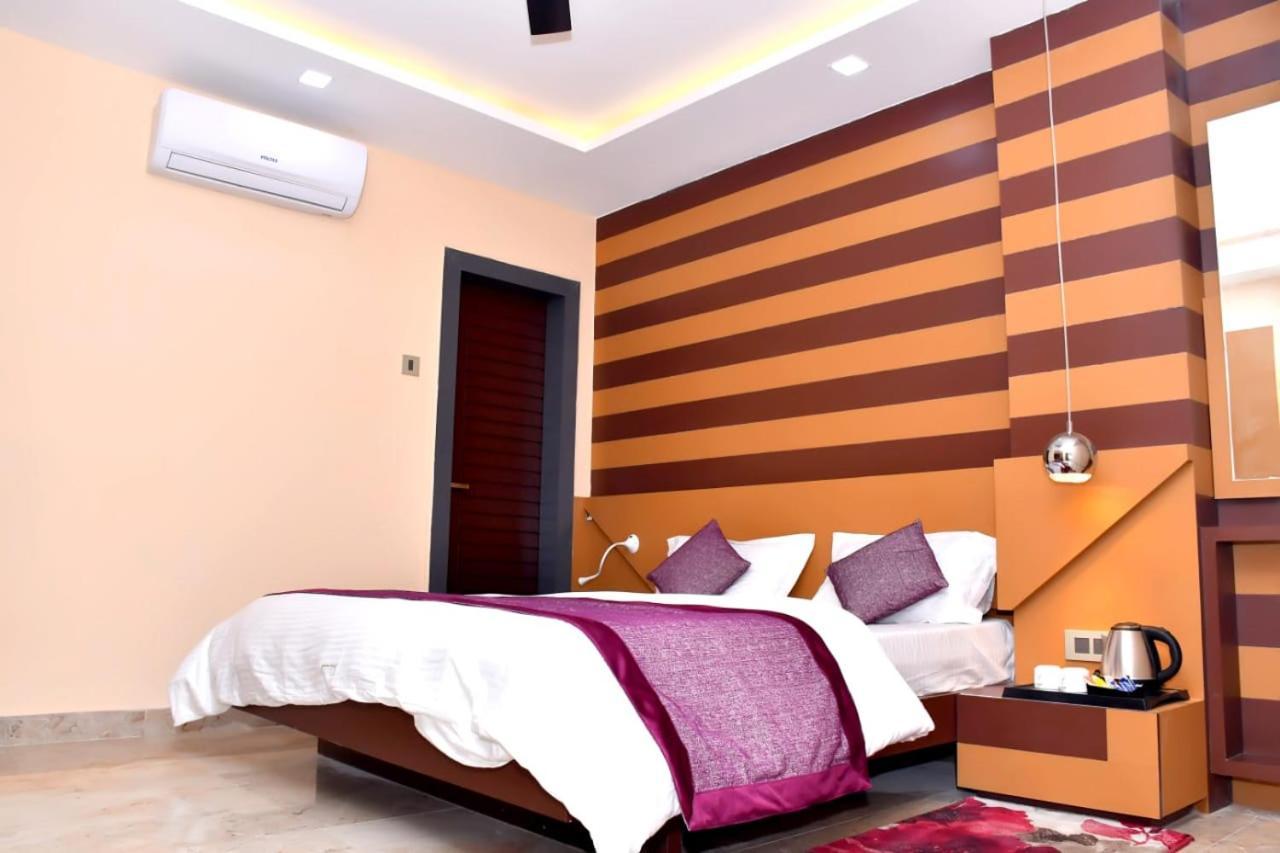 Hotel Mansa Kanpur Dış mekan fotoğraf