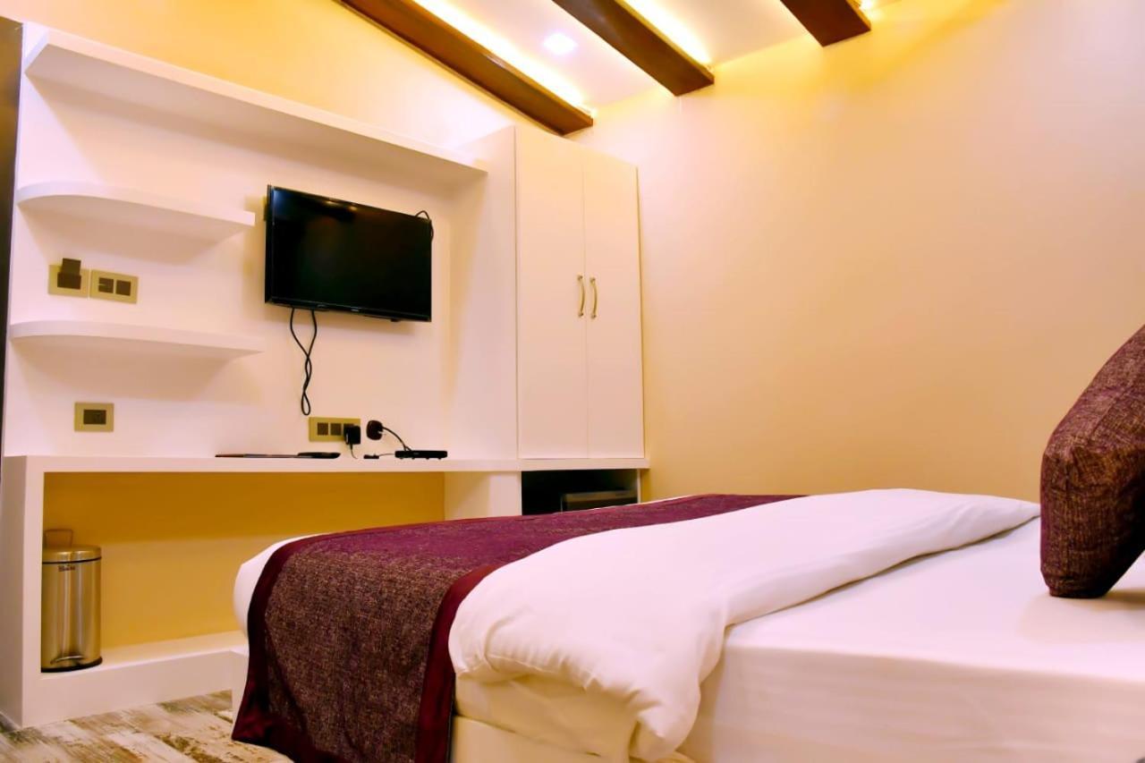 Hotel Mansa Kanpur Dış mekan fotoğraf